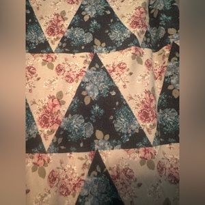 Lularoe leggings in tall and curvy flower print smoke free home